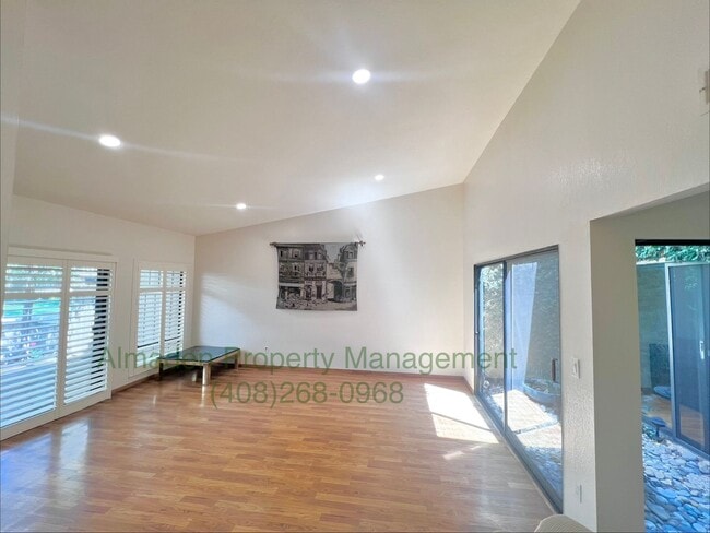 Building Photo - Remodeled Sunrise Community Single Story Condo! Pets Negotiable! Great Schools & Central A/C!!