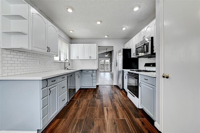 Building Photo - 2100 Balsam Way