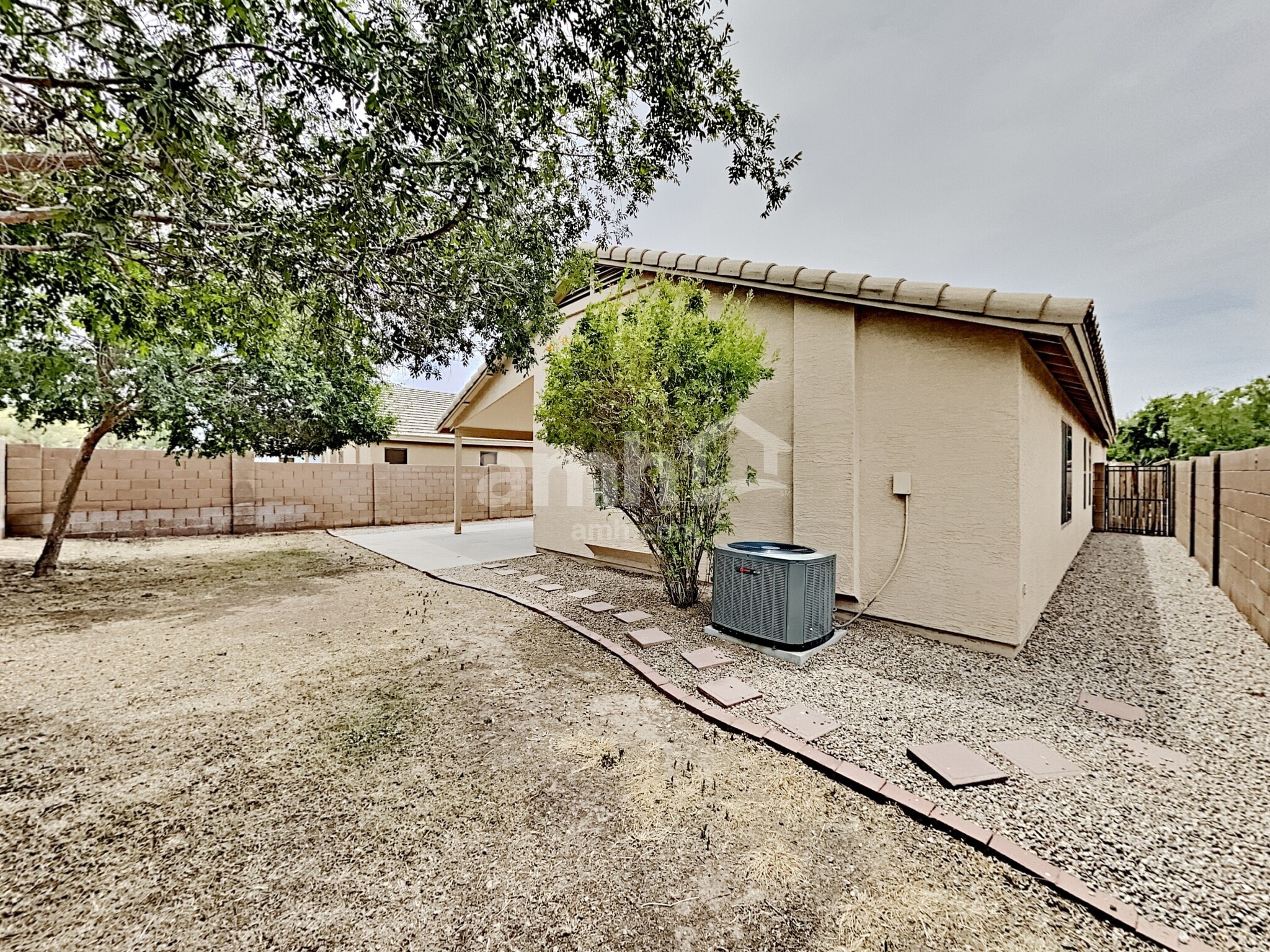 Building Photo - 15848 W Linden St