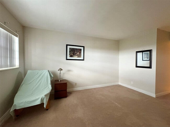 Building Photo - 2940 N Course Dr