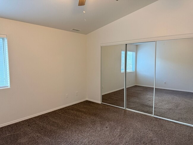 Building Photo - 9800 E Lakeshore Dr