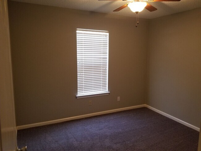 Building Photo - 3 BD, 2 BA, Home in Jacksonville