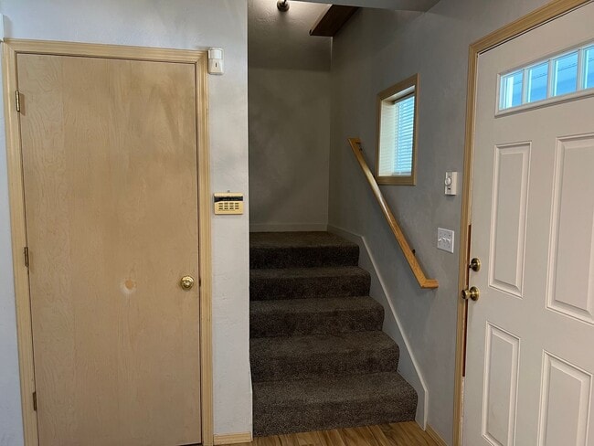 Building Photo - 2 bedroom apartment in a great neighborhood!