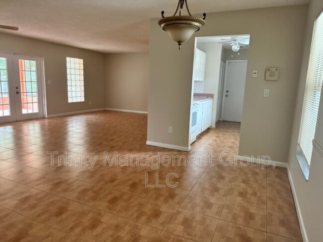 Building Photo - 1366 Haulover Ave
