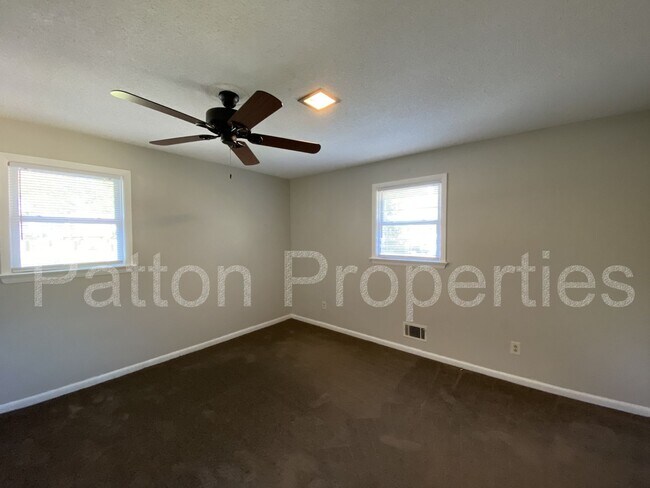 Building Photo - West Columbia Home