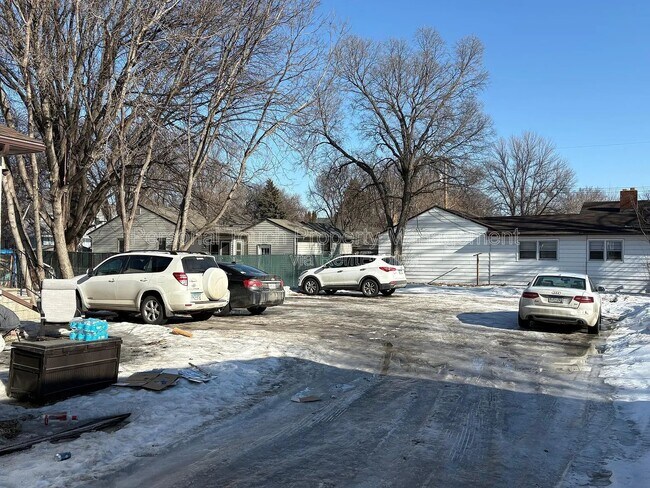 Building Photo - 1235-11 1/2 11 1/2 St N