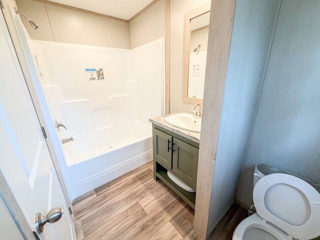 Building Photo - 82 Edinburgh Dr SW