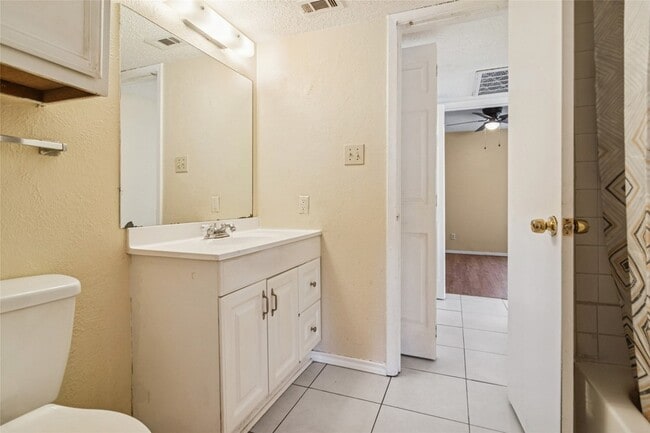 Building Photo - 2111 E Belt Line Rd