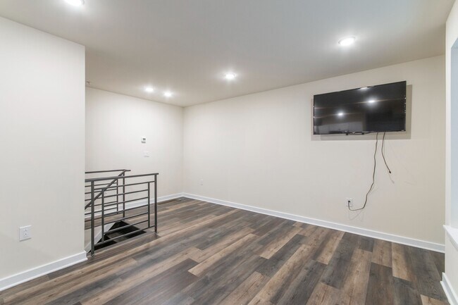 Building Photo - 1330 N 15th St