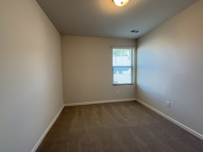 Building Photo - 1012 Berry Patch Cir