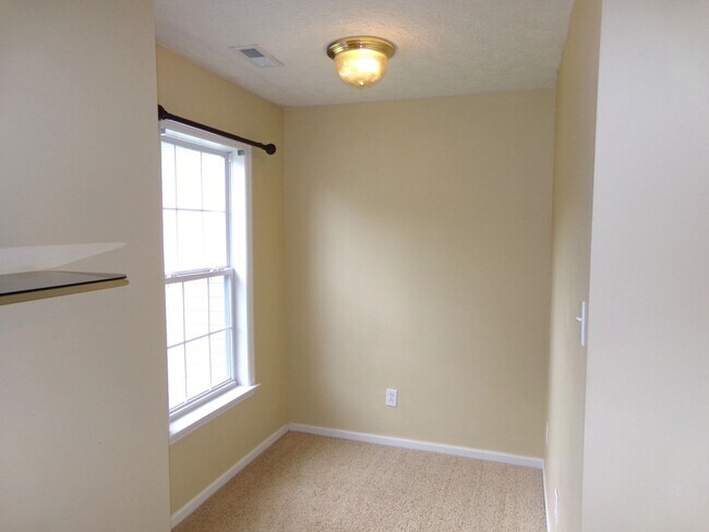 Building Photo - Beautiful 2 story home located on a cul-de-sac