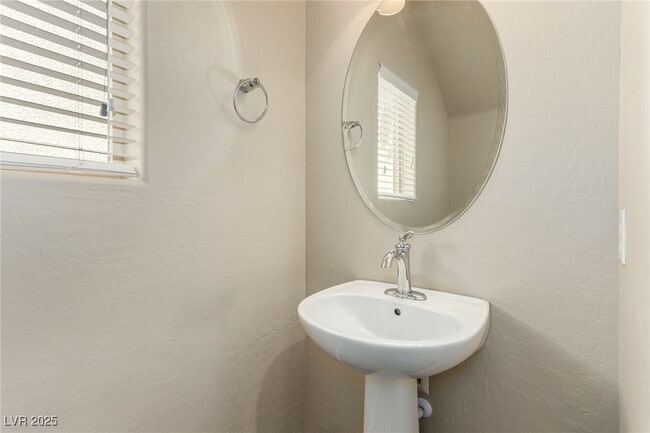 Building Photo - 2612 Romarin Terrace