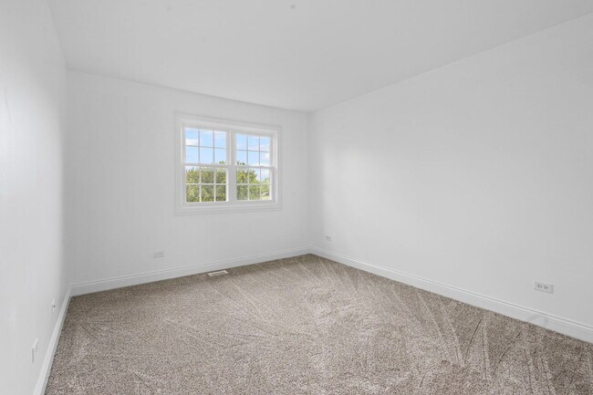 Building Photo - 11 Foxcroft Rd