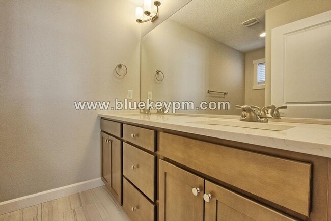Building Photo - 3 Bed,2.5 Bath Townhome at the Landing At ...
