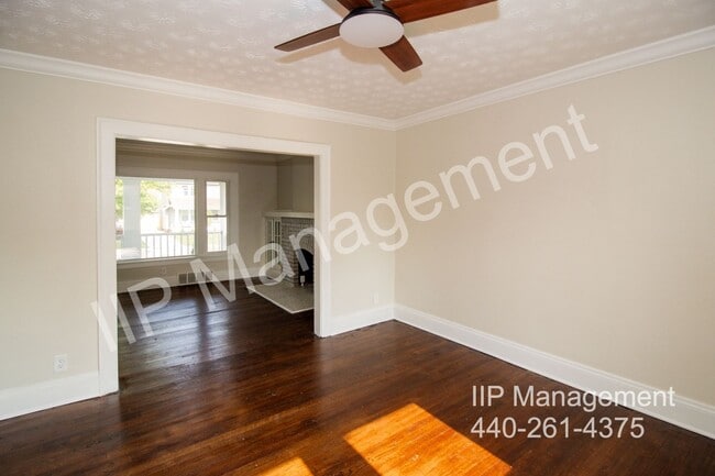 Building Photo - 2127 Rossmoor Rd