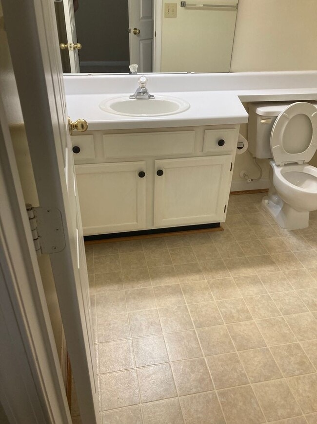 Building Photo - Beautiful 2 Bed 2 Bath Condo In Popular Oak Park Community - Water Included!