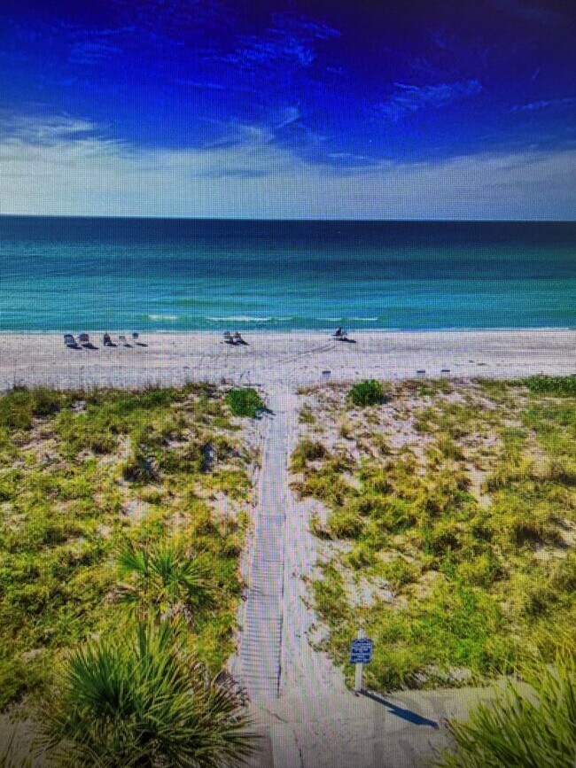 Building Photo - 3802 Gulf of Mexico Dr
