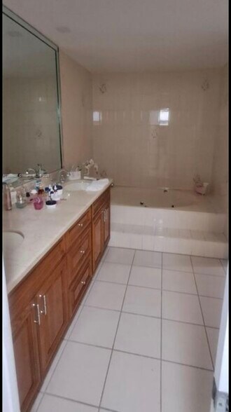 Building Photo - 1417 SW 139th Ave