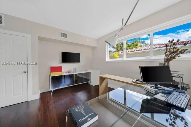 Building Photo - 3531 SW 1st Ave