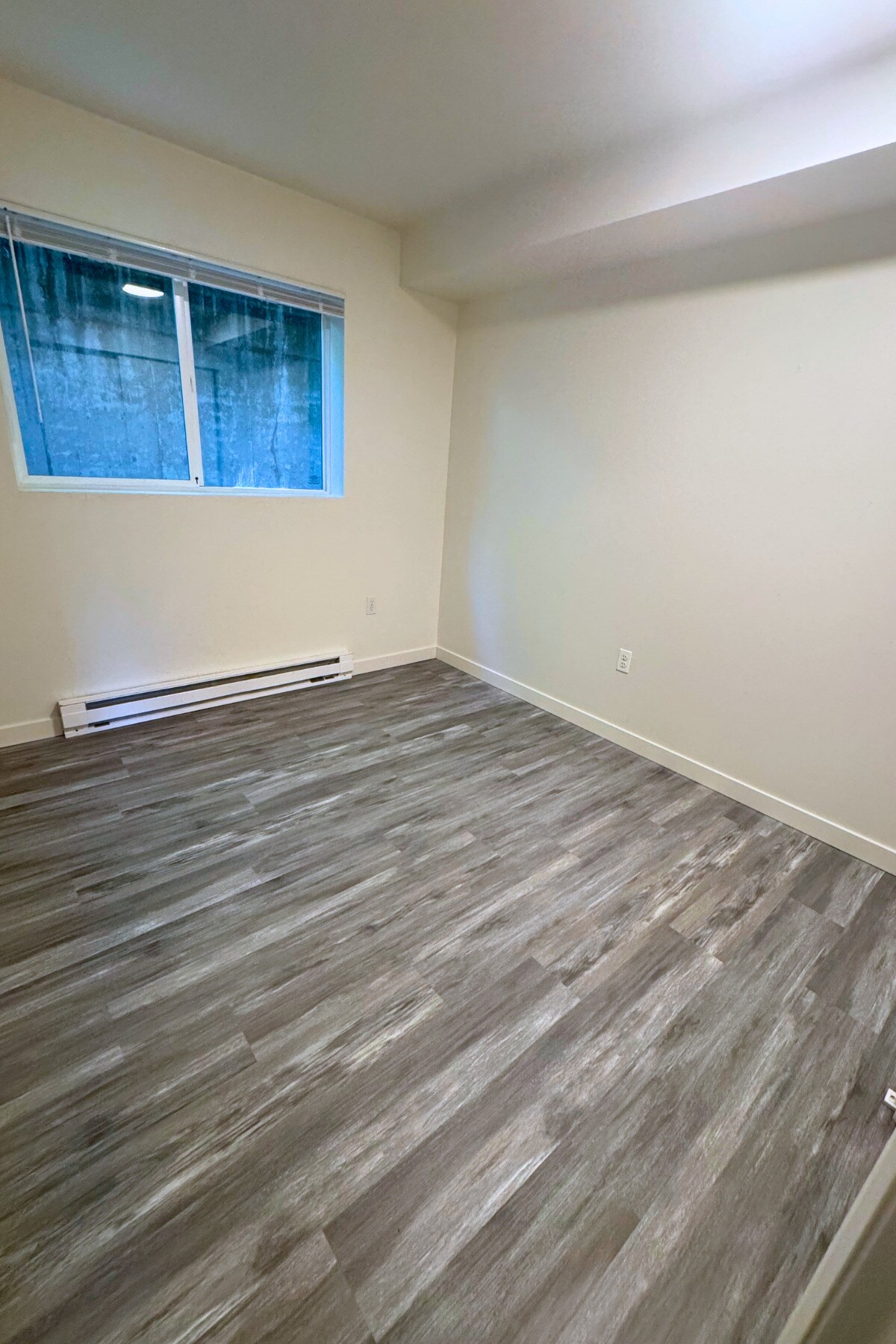 Building Photo - OUTLOOK APTS