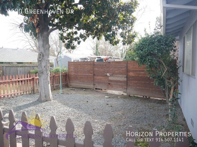 Building Photo - Cozy 2 Bed 2 Bath 1,864sqft Duplex in Gree...