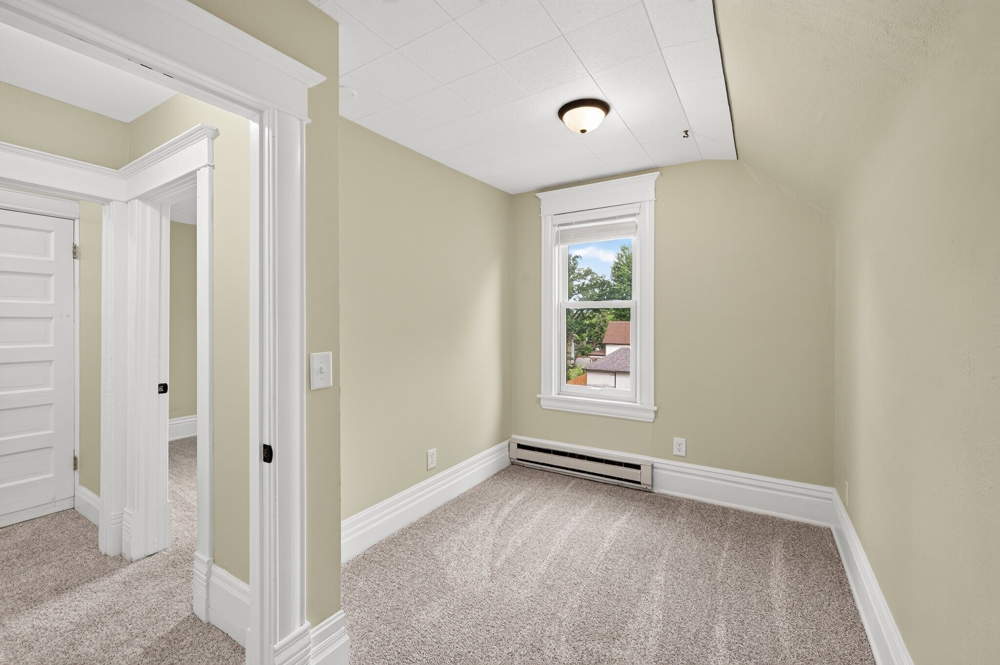 Building Photo - 754 5th St E