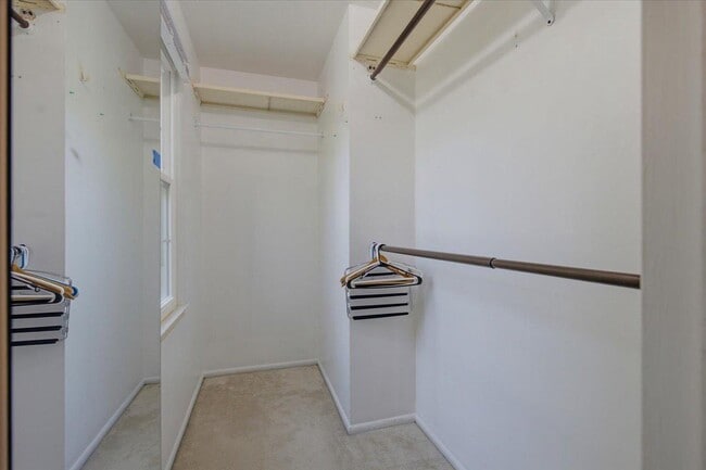 Building Photo - 899 Holborn Ct