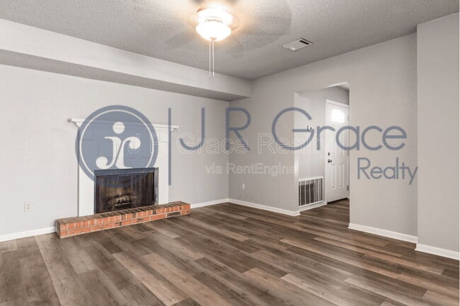 Building Photo - 1304 Chapel Creek Rd