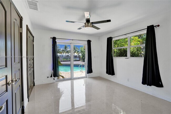 Building Photo - 3100 NE 56th Ct