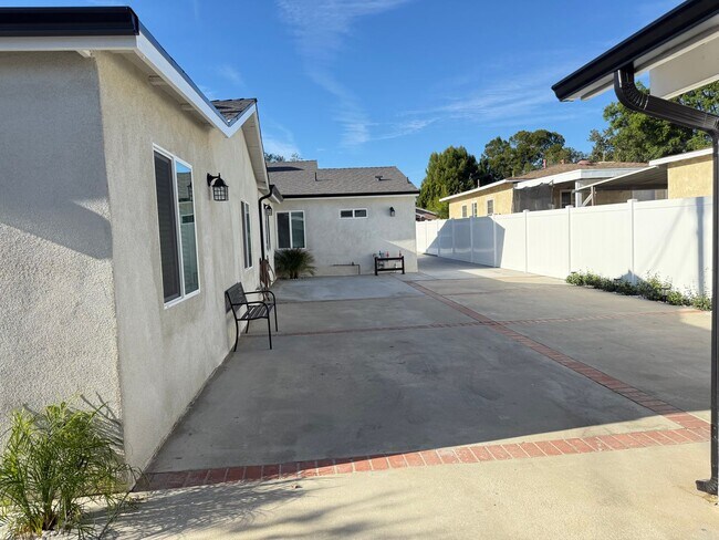 Building Photo - Secluded 3/2 in the heart of Sylmar