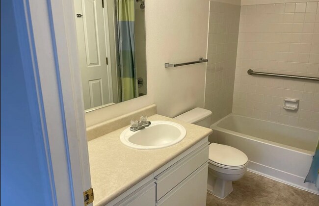 Building Photo - Private End-Unit Condo in Southeast Boise ...