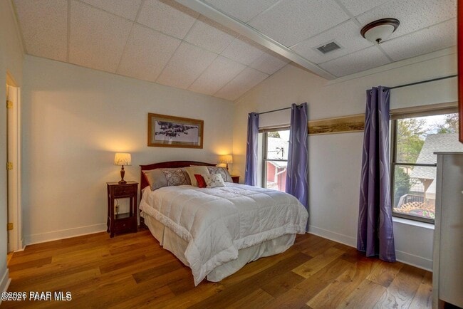 Building Photo - 502 Western Ave