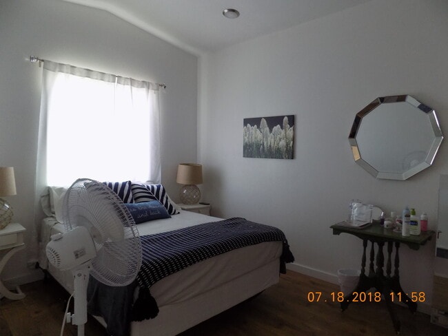 Building Photo - Beach Cottage-Fully Furnished - AVAILABLE JULY 10TH - MAY 15TH2026