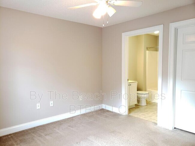 Building Photo - 6010 Dick Pond Rd