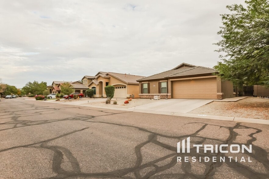 Building Photo - 29459 N Blackfoot Daisy Dr