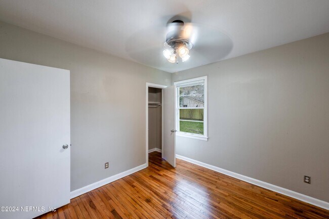 Building Photo - 4343 Pinewood Ave