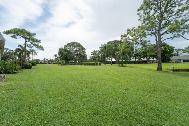 Building Photo - 18081 SE Country Club Dr