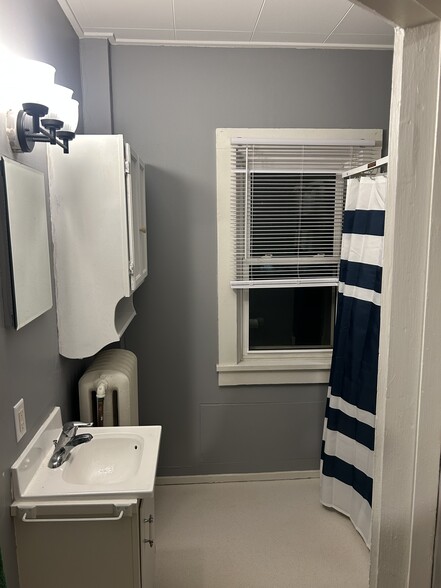 Building Photo - 729 N Broad St