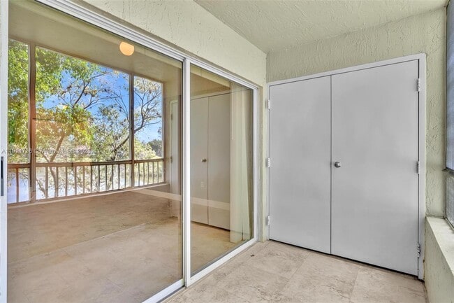 Building Photo - 2820 N Oakland Forest Dr