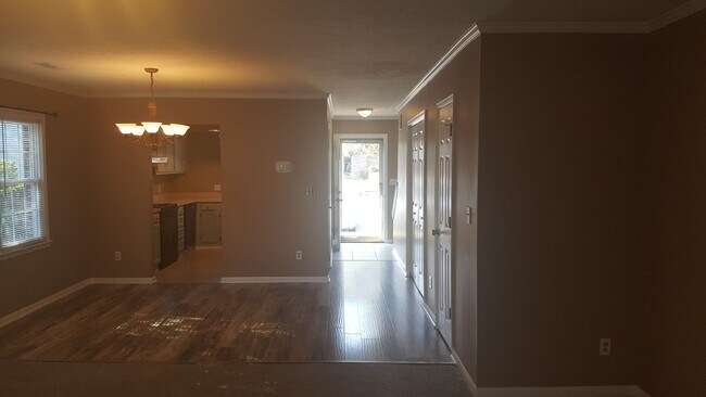 Building Photo - Large Townhome on 44th Avenue