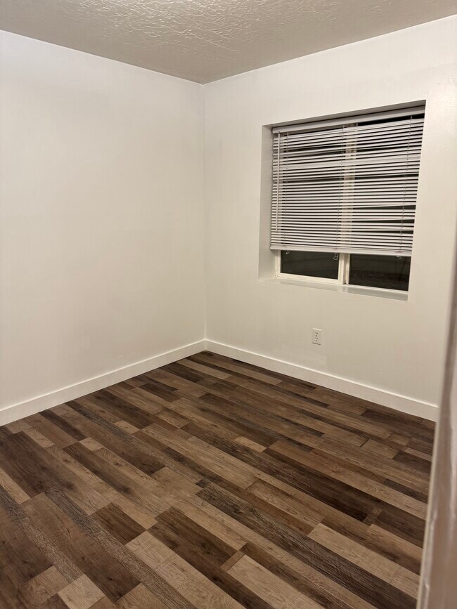 Building Photo - 1605 W Frankie Cir