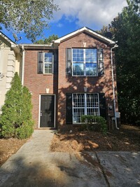 Building Photo - REDUCED!! Three Bedroom Town Home, Total E...