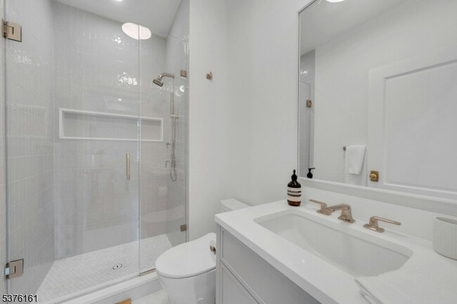 Building Photo - 84 Watchung Ave