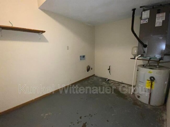 Building Photo - 700 Ganim Dr