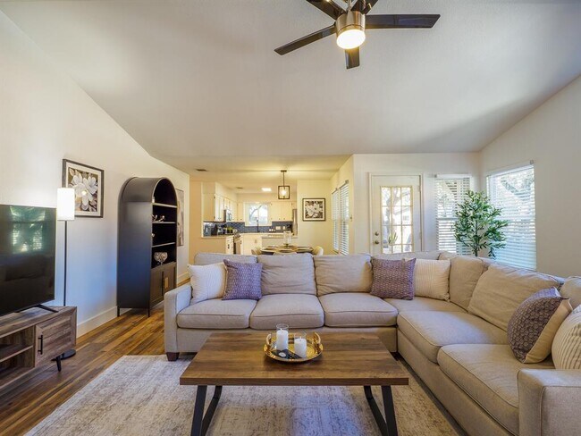 Building Photo - 12802 Carrera Dr