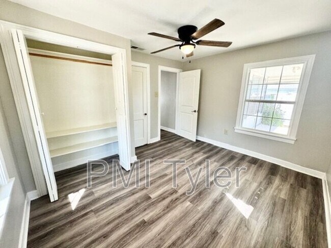 Building Photo - 313 S Boon Ave
