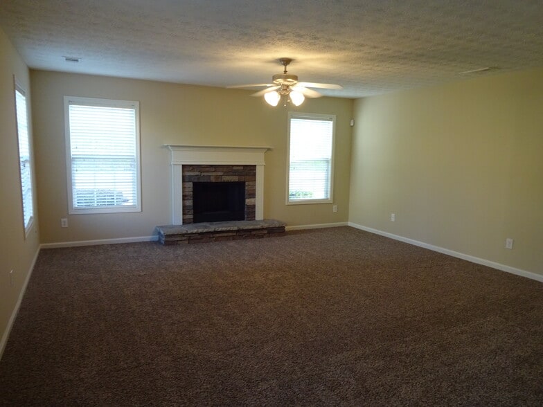 Building Photo - 1302 River Club Dr NE