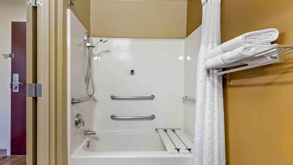 Building Photo - 5830 Westpark Dr