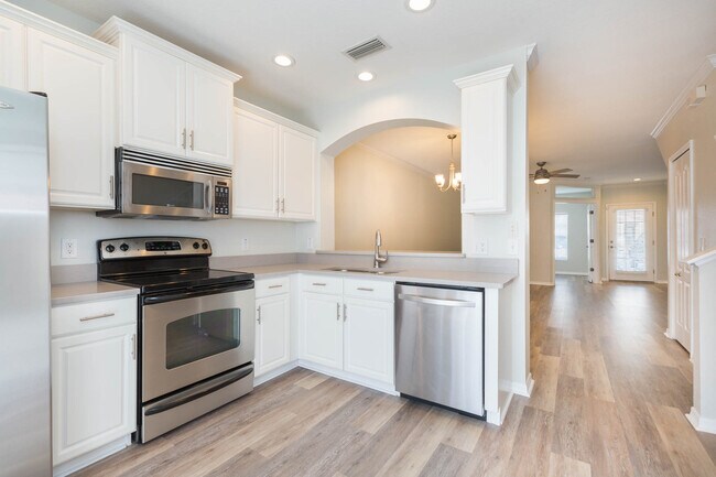 Building Photo - 5808 Fishhawk Ridge Dr