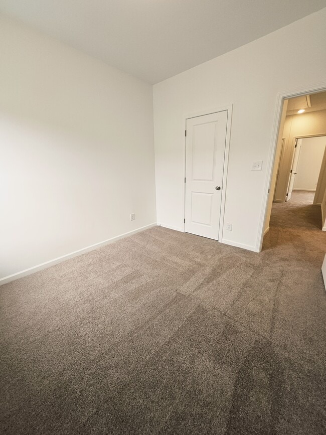 Building Photo - 128 Rosebush Ln